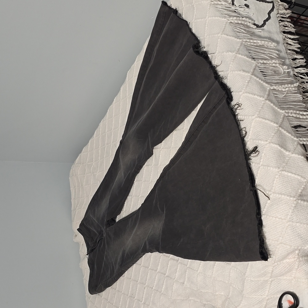 Free People - Picture 2 of 9